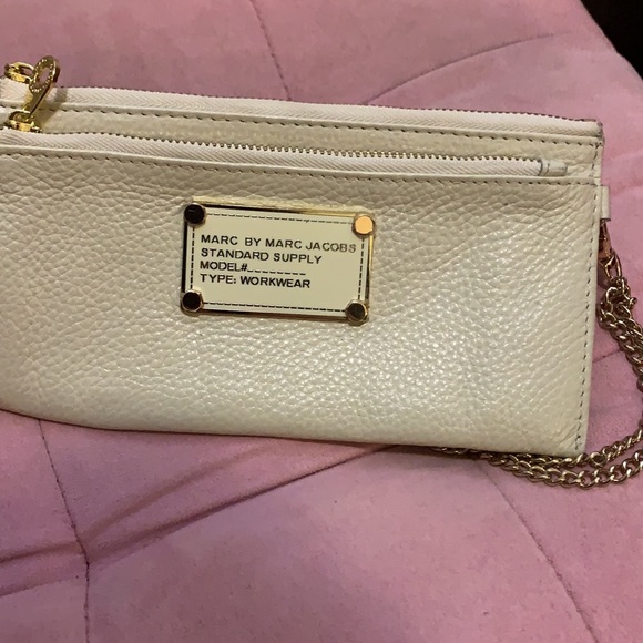 Marc by Marc Jacobs wallet/wristlet/clutch in white/cream leather/gold hardware - Picture 3 of 9
